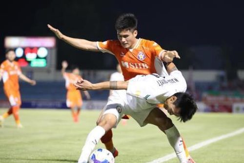 Điên rồ những phút bù giờ