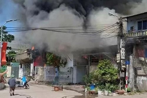 Cháy lớn thiêu rụi nhà dân tại Thái Nguyên