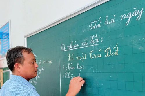 Thầy giáo Trường Sa với mong muốn được 'nối' nhiệm kỳ ở lại đảo dạy chữ cho trò