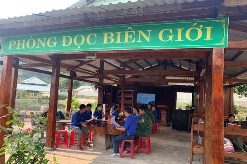 Mang tri thức về với đồng bào vùng biên
