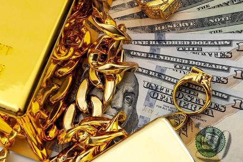 Giá vàng tăng vọt, người Mỹ bán, nấu chảy đồ trang sức của họ, kể cả đồ gia truyền