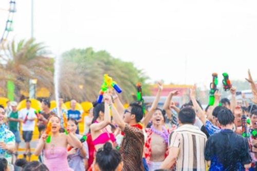 Hơn 100.000 lượt khách 'cháy' hết mình cùng âm nhạc và lễ hội Summer Fest 2025