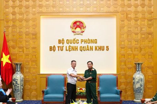 Hải quân Nga thăm, chào xã giao Bộ Tư lệnh Quân khu 5