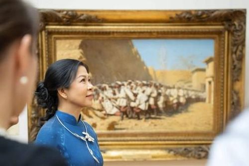 Phu nhân Ngô Phương Ly thăm nơi phát triển các tài năng nghệ thuật của Việt Nam