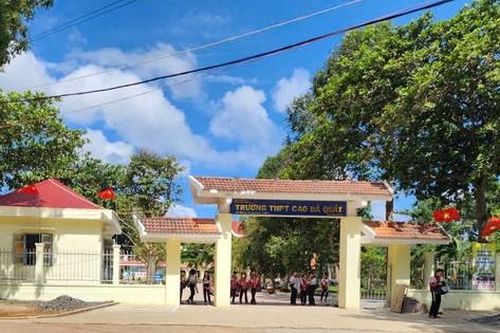 Học sinh bị hiệu trưởng phán: 'Có thi cũng không đậu' dù chưa thi tốt nghiệp