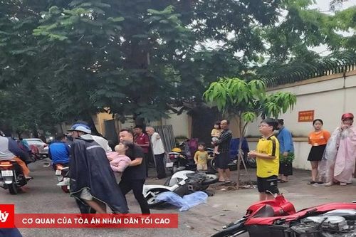 Ô tô tông 5 xe máy, nhiều người nhập viện