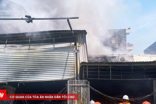 Cháy lớn thiêu rụi 3 căn nhà tại Thái Nguyên