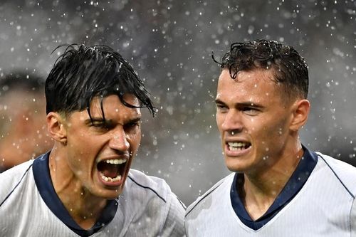 Inter Milan tăng tốc đua vô địch, Napoli đánh rơi chiến thắng