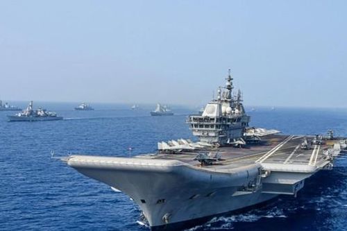 Ấn Độ điều tàu sân bay, tàu ngầm tới gần Pakistan