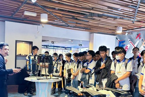 Sinh viên xuất sắc ĐH Cần Thơ thăm Trung tâm Đổi mới Sáng tạo CT Innovation Hub