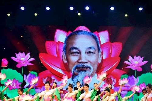 Hội diễn Tiếng hát Làng Sen 2025: Khúc tri ân dâng Người