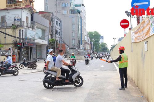Hà Nội phân luồng tổ chức giao thông phục vụ thi công ga ngầm S12