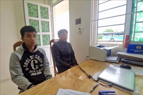Ba đối tượng trong vụ chém đứt lìa bàn tay người khác đã ra đầu thú