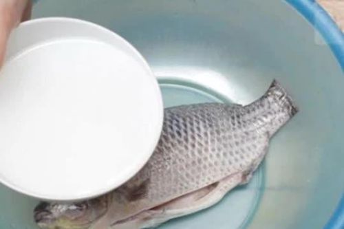 Mẹo khử mùi tanh cá cực đỉnh, chỉ với một nguyên liệu có sẵn trong bếp!