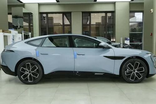 Xe sedan 'siêu to khổng lồ', công suất 547 mã lực, nội thất sang chảnh, giá chưa tới 1 tỷ đồng