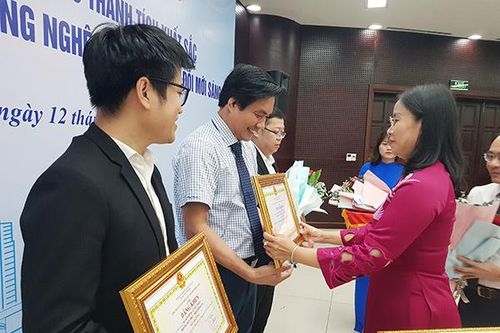 Đà Nẵng khen thưởng hoạt động khoa học công nghệ và khởi nghiệp đổi mới sáng tạo 2024