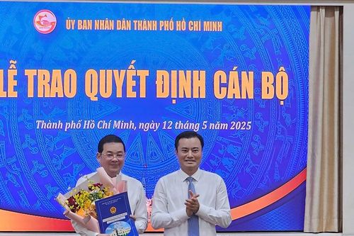 TPHCM: Trao quyết định Giám đốc Sở NNMT cho ông Nguyễn Toàn Thắng
