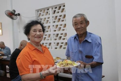 Bếp ăn 'từ tâm' nơi cửa Phật tại Khánh Hòa