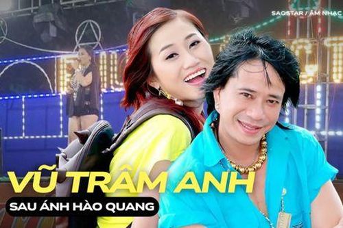 Nữ ca sĩ từng nổi tiếng khắp miền Tây, nay dẫn con nhỏ đi hát hội chợ kiếm tiền gây xúc động