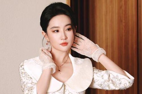 Khoảnh khắc 'chứng minh' nhan sắc thực của Lưu Diệc Phi