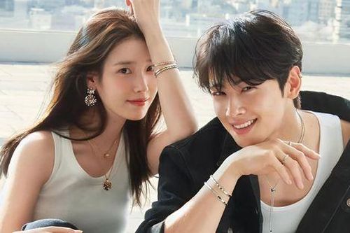 Chờ đợi gì vào 'cú bắt tay' giữa IU và Cha Eunwoo?