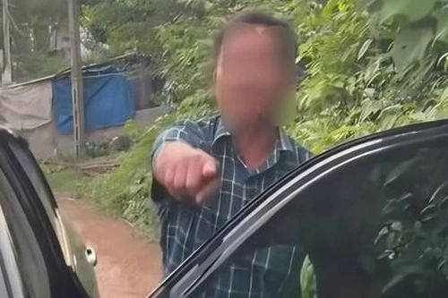 Vụ cô gái tố bị đánh chảy máu mồm: Thông tin về người bị tố gây xôn xao