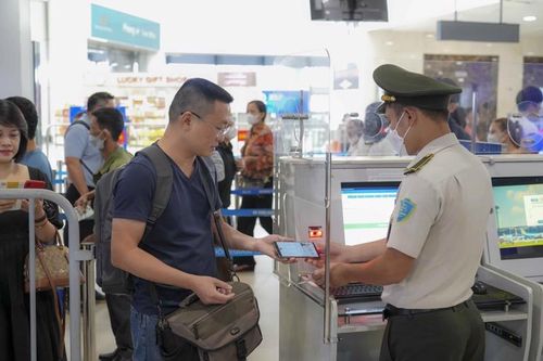 Liên thông dữ liệu để gỡ nút thắt nợ thuế với tạm hoãn xuất cảnh