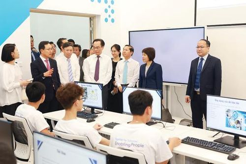 Doanh nghiệp công nghệ ngoại 'bắt tay' với các trường đại học Việt Nam