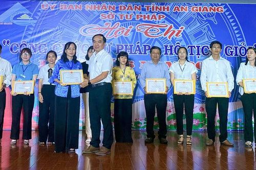 Nâng chất cán bộ tư pháp từ hội thi