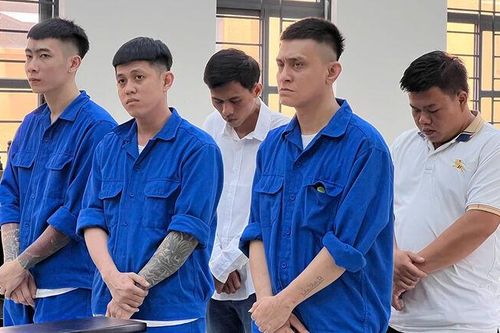 'Đam mê' súng, cả nhóm ngồi tù