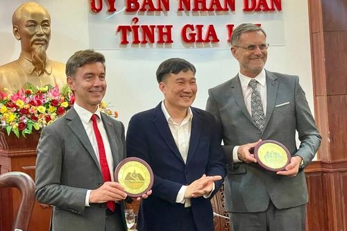 Lãnh đạo tỉnh Gia Lai tiếp đoàn công tác của Đại sứ Phái đoàn Liên minh châu Âu và Đại sứ Pháp tại Việt Nam