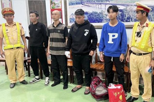 Bàn giao 4 nghi phạm ngoại tỉnh Lâm Đồng chém người ở Đà Lạt
