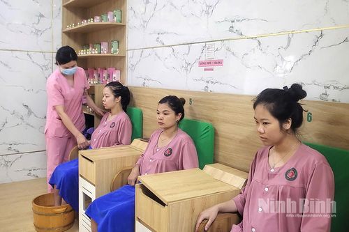 Điều dưỡng-nghề của những thầm lặng, vất vả
