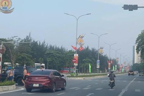 Tai nạn rình rập trên tuyến đường đẹp nhất biển Cửa Lò do 3 cụm đèn tín hiệu 'bất động'