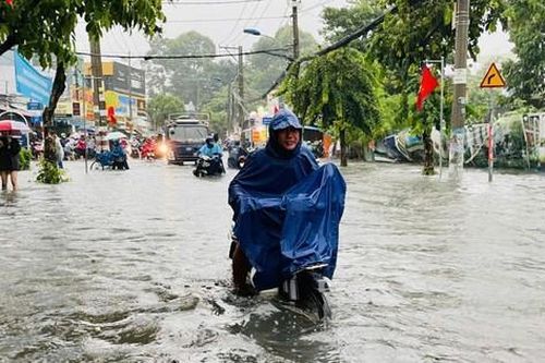 Chủ tịch UBND TP.HCM chỉ đạo khẩn sau cơn mưa gây ngập diện rộng