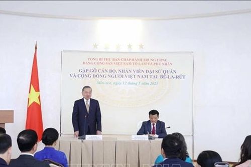 Tổng Bí thư Tô Lâm gặp gỡ cán bộ Đại sứ quán và đại diện cộng đồng người Việt Nam tại Belarus