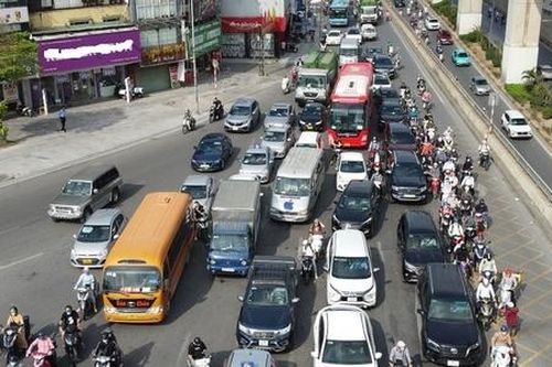 Bộ Nông nghiệp và Môi trường nói rõ về thông tin cấm ô tô sản xuất trước năm 2017 vào Hà Nội và TP. HCM