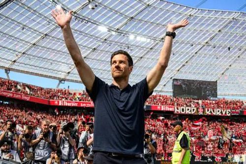HLV Xabi Alonso được tri ân trong trận sân nhà cuối cùng
