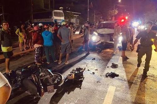 Xe máy tông trực diện ôtô, người thợ hồ hoàn cảnh khó khăn tử vong
