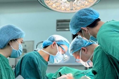 Nối ngón trỏ cho nam công nhân đứt lìa vì tai nạn lao động