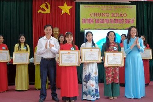 Chung khảo Giải thưởng 'Nhà giáo Phúc Thọ tâm huyết, sáng tạo' năm 2025
