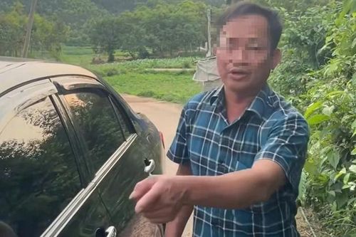 Bắc Giang: Cô gái trẻ bị tài xế xe ô tô hành hung chảy máu mũi
