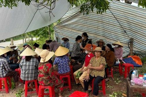 Người dân chặn xe không cho vào bãi rác, TP Thanh Hóa ngổn ngang rác thải