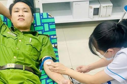 Vụ vợ đâm chồng giữa đêm: Công an xã hiến máu cứu bệnh nhân
