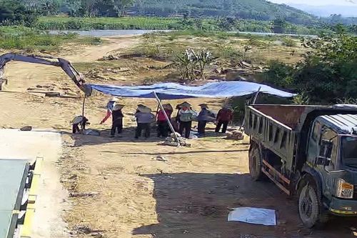 Xử lý dứt điểm tình trạng cản trở doanh nghiệp khai thác cát