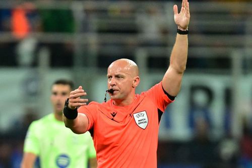 Nghi vấn xử ép Barca, trọng tài bị UEFA 'gạch tên'