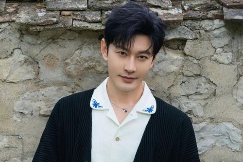 Video Huỳnh Hiểu Minh đánh máy gây bàn tán