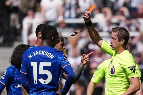 Cú cùi chỏ có thể khiến Chelsea mất 100 triệu bảng