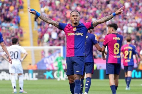 Barcelona đang chơi thứ bóng đá 'không giống ai'?