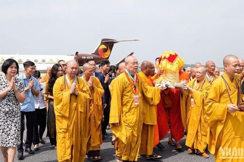 Cảng Hàng không quốc tế Nội Bài đón rước xá lợi Phật từ Ấn Độ